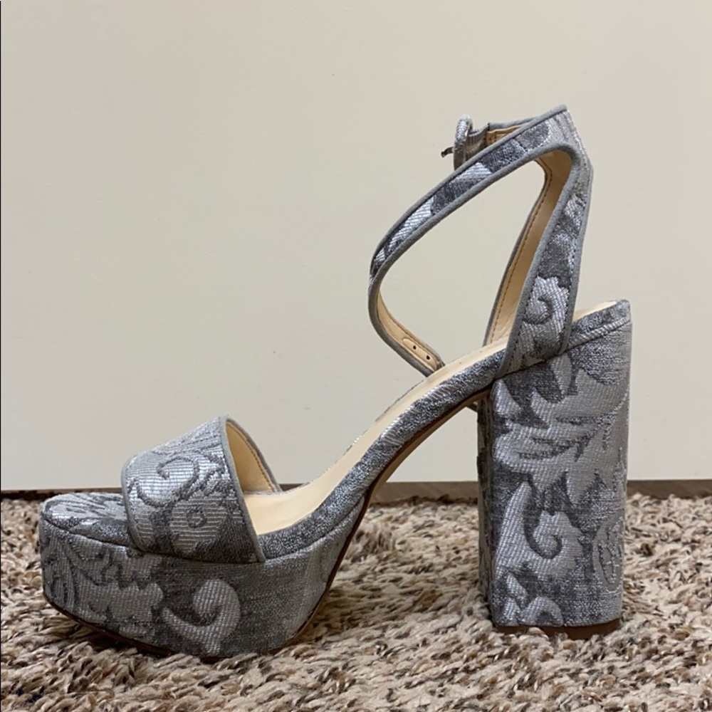 Brand New Nine West Silver Heels